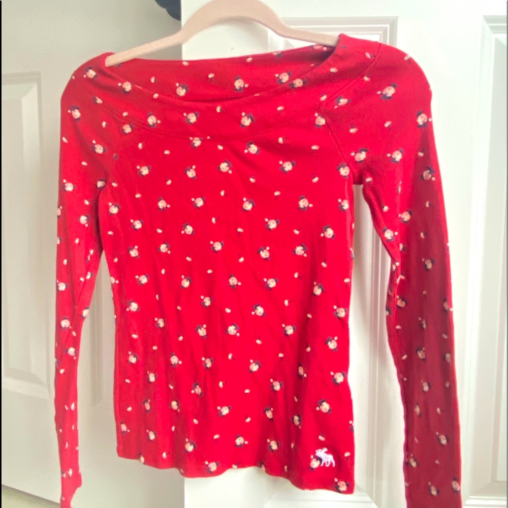 super cute red floral wide neck long sleeve !